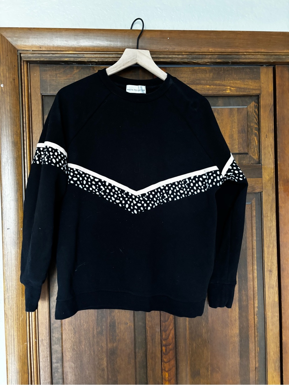 White Fox Boutique Black Crew Sweatshirt with White Speckled Chevron